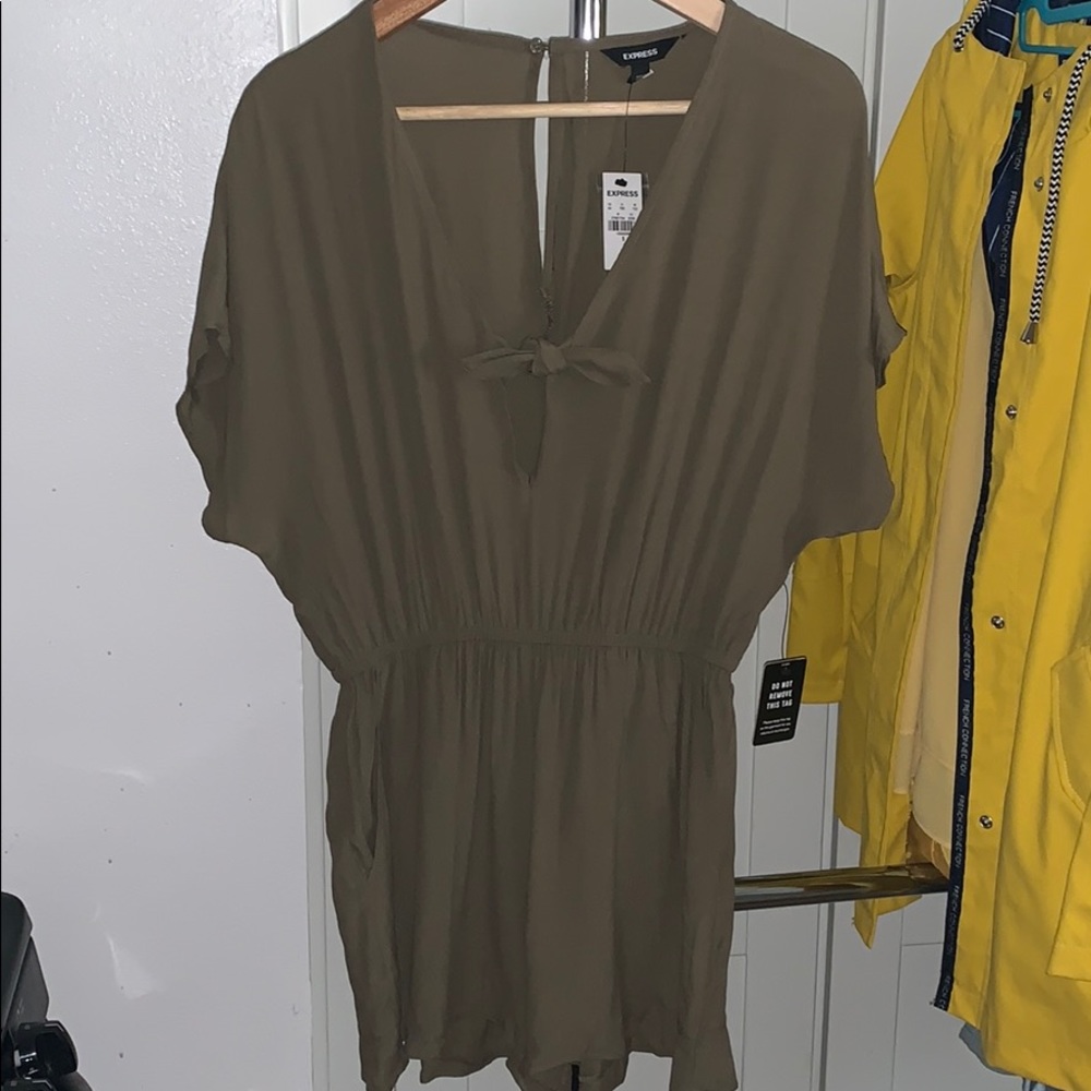 NWT EXPRESS ROMPER SIZE SMALL